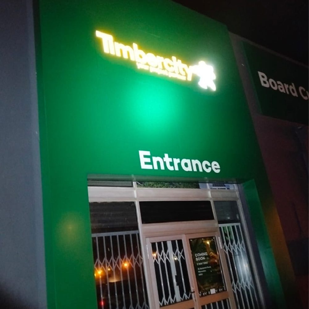 RETAIL BRANDING & ILLUMINATED SIGNAGE-4