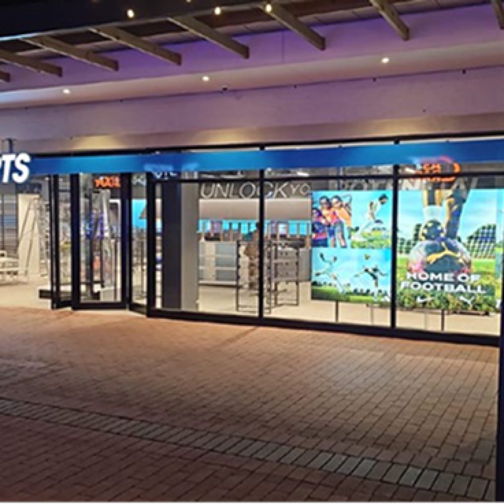 RETAIL WINDOW DISPLAY BRANDING-4