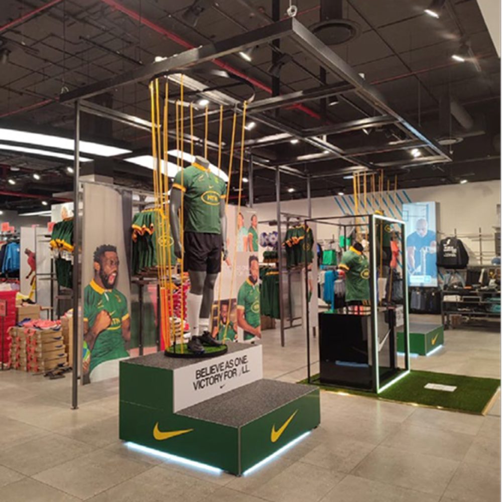 RETAIL WINDOW DISPLAY BRANDING