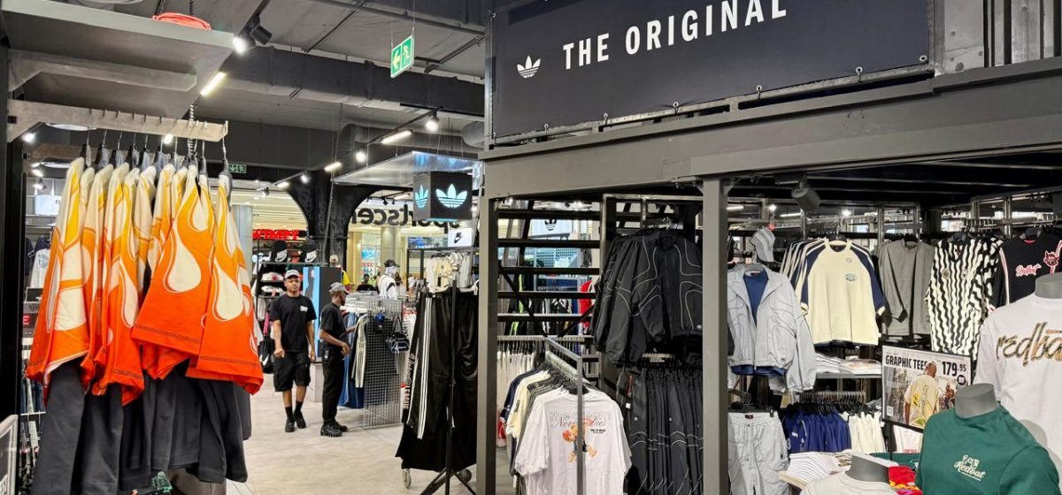 Retail-Branding-Illuminated-Signage-4