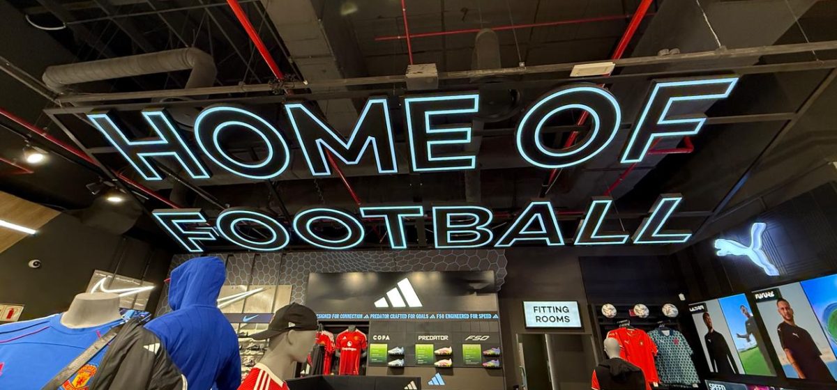 Retail-Window-Display-Branding-20